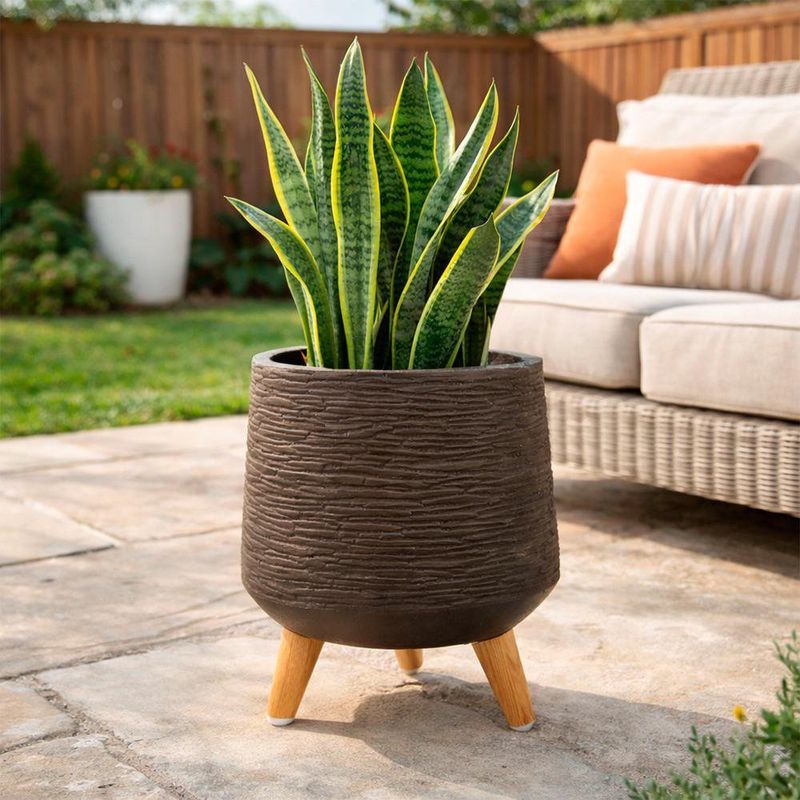 Maceta Redonda con Patas de Madera 35 x 29 Cm