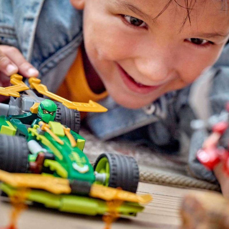 LEGO Ninjago Auto de Carreras con Motor de Carga Manual de Lloyd