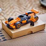 LEGO City Piloto de F1 con Auto de Carrera McLaren