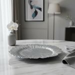 Plato Base de 33 cm con Diseño Decorativo Texturizado Color Plateado