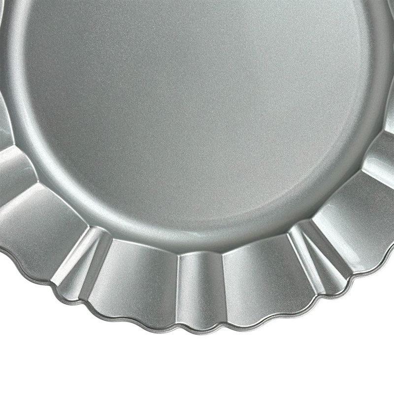 Plato Base de 33 cm con Diseño Ondulado Color Plateado