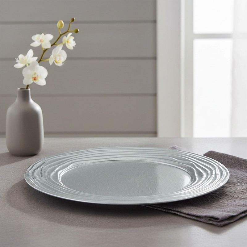 Plato Base de 33 cm con Diseño Texturizado Color Plateado