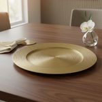 Plato Base de 33 cm con Diseño Circular Texturizado Color Dorado