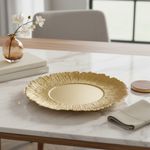 Plato Base de 33 cm con Diseño Decorativo Texturizado Color Dorado