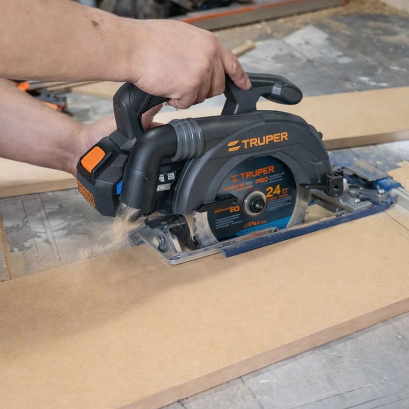 Sierra Circular Inalámbrica 20 V de  6 1/2 Plg