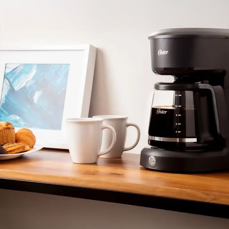 Cafetera Oster de 5 Tazas con Filtro Reutilizable Color Negro