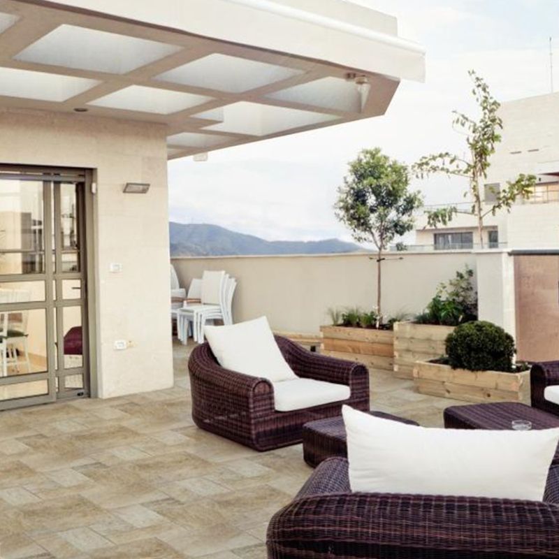 Piso Cerámico Triton Acabado Rústico Color Beige de 61 x 61 cm en Caja de 2.65 m²