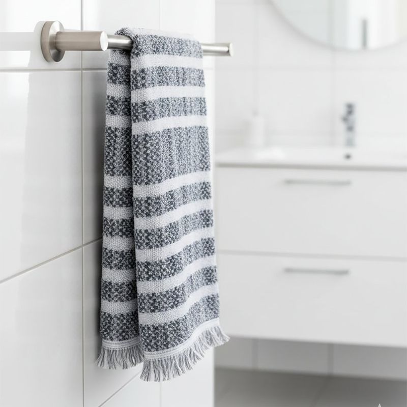 Toalla de Mano Diseño Líneas Color Gris con Blanco