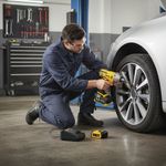 Llave de Impacto Inalámbrica de 1/2 Plg con Batería y Cargador 20 V Color Amarillo