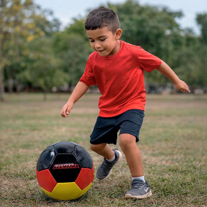 Pelota de Futbol No.5 Alemania Color Negro con Rojo y Amarillo
