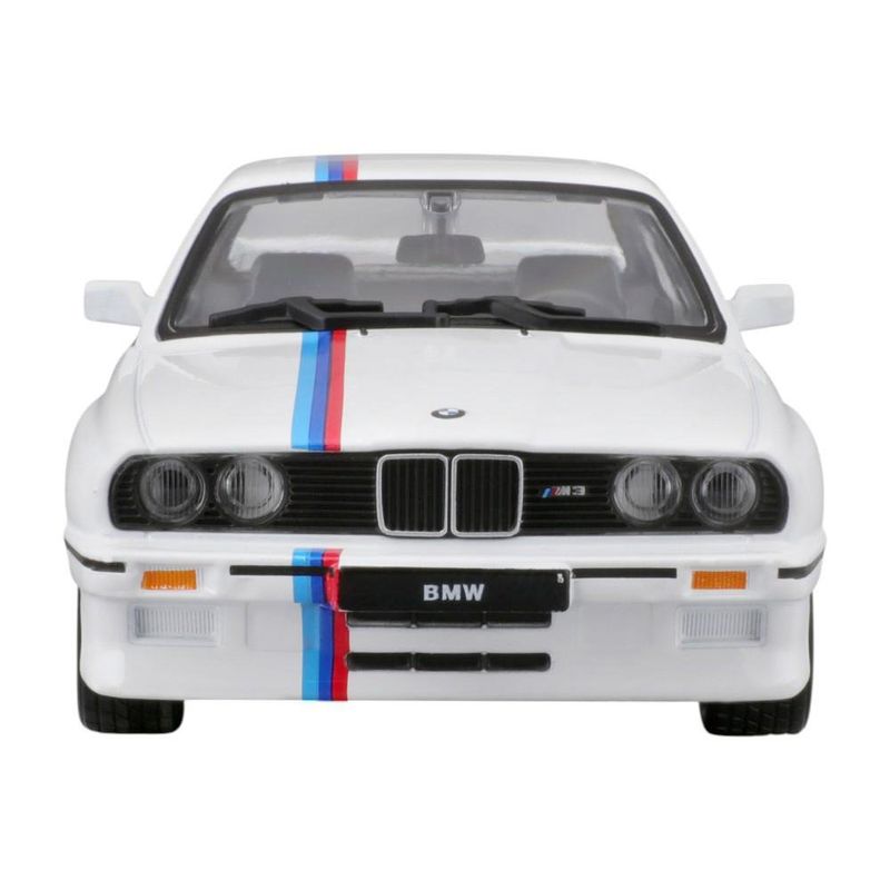Auto A Escala 1:24 Estándar Diseños Surtidos
