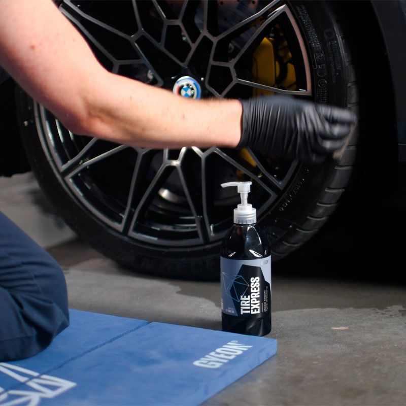 Abrillantador para Llantas Gyeon Q2M Tire Express Negro Intenso 500 ml