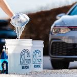 Shampoo Automotriz pH Neutro Gyeon Q2M Bathe para Auto 500 ml