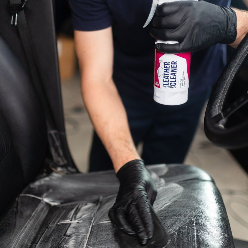 Limpiador para Cuero Automotriz Gyeon Q2M LeatherCleaner Strong 500 ml