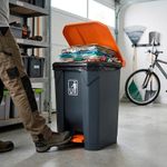 Basurero Plástico Alfa de Pedal Tapa Naranja 68 Litros