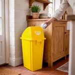 Basurero Plástico con Tapadera Abatible Color Amarillo 60 Litros