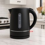 Tetera Plástica Negra 1.7 L
