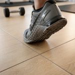 Piso de Caucho de Alta Densidad 1 x 1 m Espesor 15 mm Diseño Madera Clara