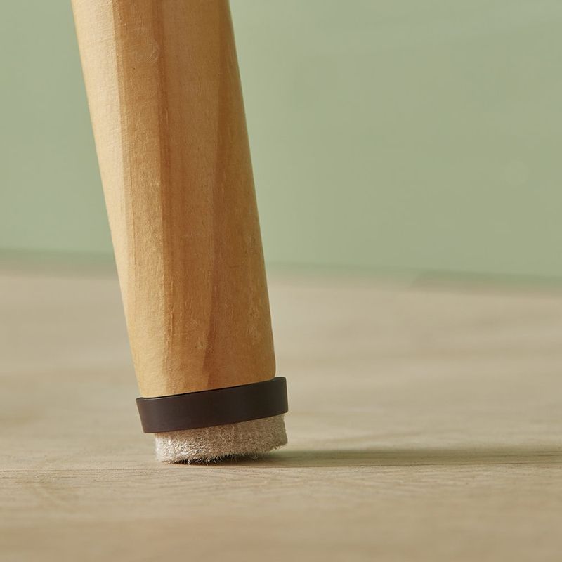 Patines de Fieltro para Clavar de 28 Mm Color Beige 4 Pzas