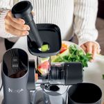 Exprimidor de Prensado en Frío Ninja NeverClog con Control de Pulpa Color Carbón