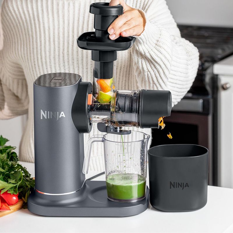Exprimidor de Prensado en Frío Ninja NeverClog con Control de Pulpa Color Carbón