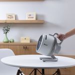 Ventilador Portátil con Asa de Transporte Color Blanco