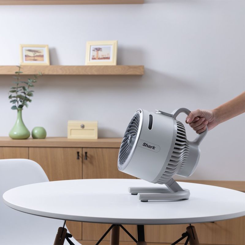 Ventilador Portátil con Asa de Transporte Color Blanco