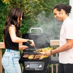 Churrasquera a Gas American Gourmet con 2 Quemadores y Mesas Laterales Color Negro