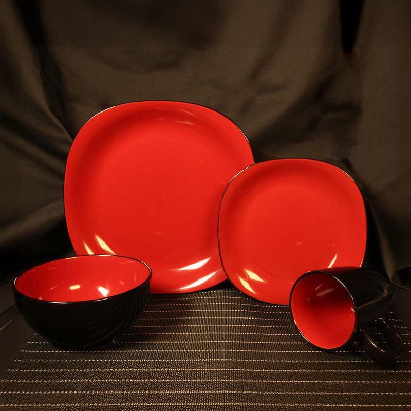 Vajilla Carmín y Negro 16 Pzas