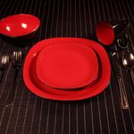 Vajilla Carmín y Negro 16 Pzas