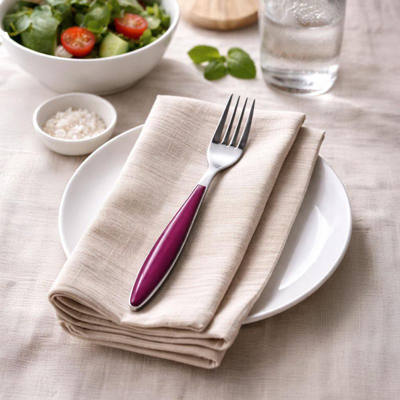 Tenedor para Mesa Feeling con Mango Color Morado y Acabado en Acero Inoxidable