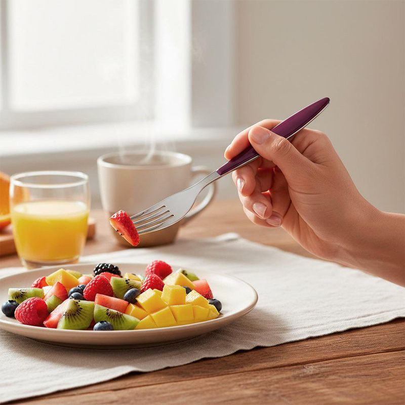 Tenedor para Mesa Feeling con Mango Color Morado y Acabado en Acero Inoxidable