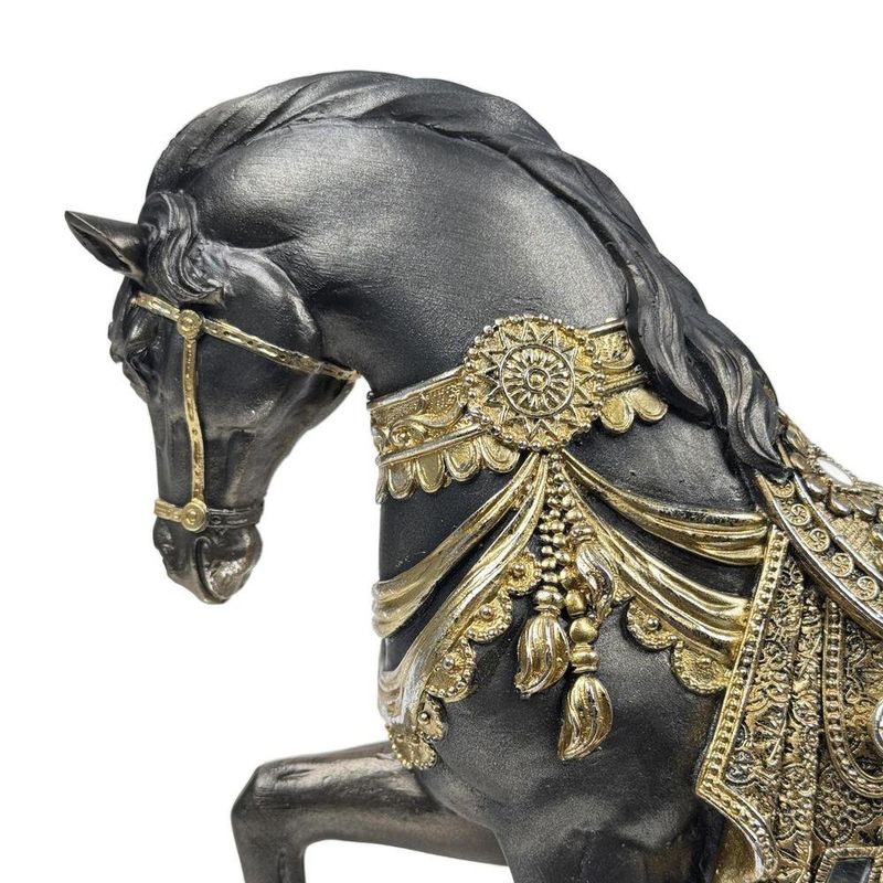 Figura Decorativa de Caballo Negro con Detalles Dorados