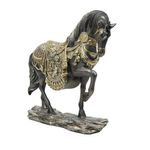 Figura Decorativa de Caballo Negro con Detalles Dorados