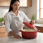 Olla de 28 cm en Hierro Fundido con Tapadera Color Rojo