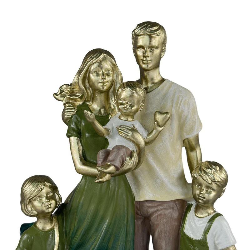 Figura Decorativa de Familia de 5 Personas Color Olivo y Dorado 34 Cm