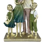 Figura Decorativa de Familia de 5 Personas Color Olivo y Dorado 34 Cm