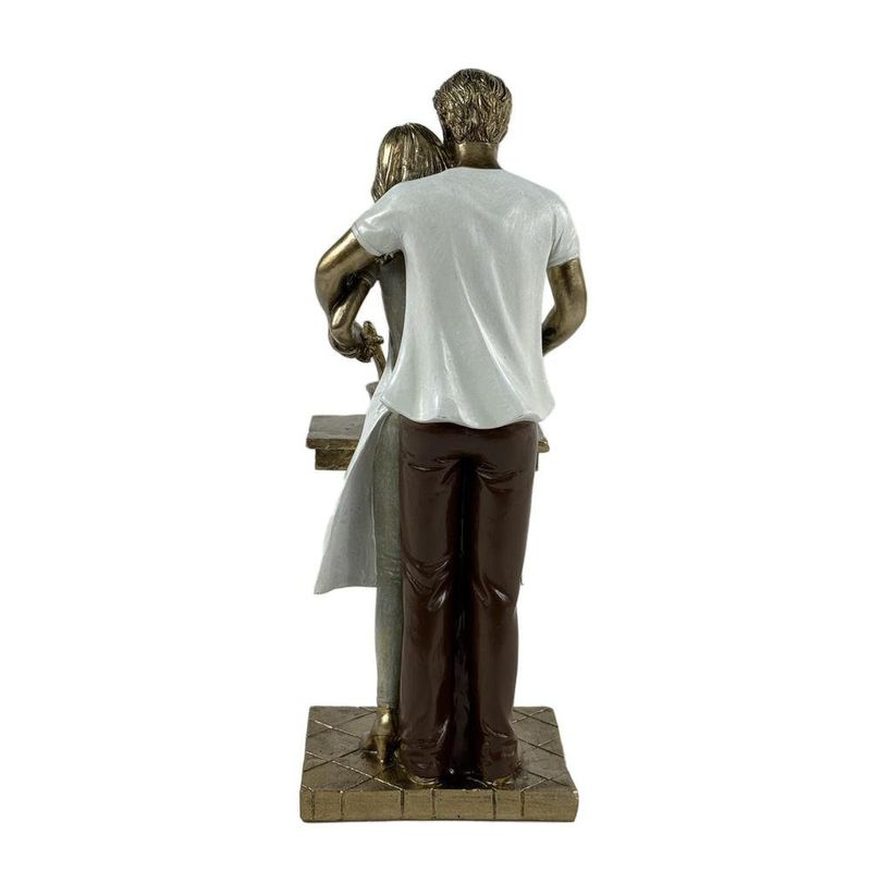 Figura Decorativa de Pareja Cocinando Color Dorado y Blanco 25 Cm