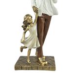 Figura Decorativa de Papá e Hija Color Café y Dorado 26 Cm
