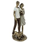 Figura Decorativa de Pareja con Bebé y Perro Color Dorado 25.5 Cm