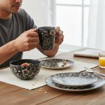 Vajilla Camelia Negra con Diseño Floral Elegante de 16 Piezas