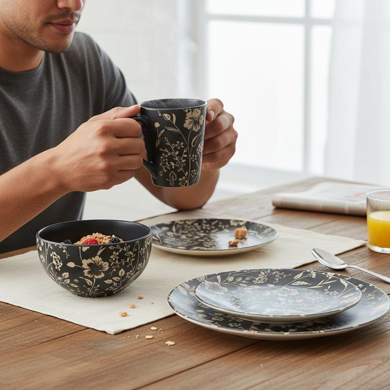 Vajilla Camelia Negra con Diseño Floral Elegante de 16 Piezas