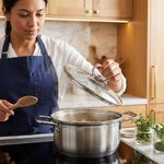 Olla Acero Inoxidable con Tapa de Vidrio Asa Metálica 26 cm Color Plateado