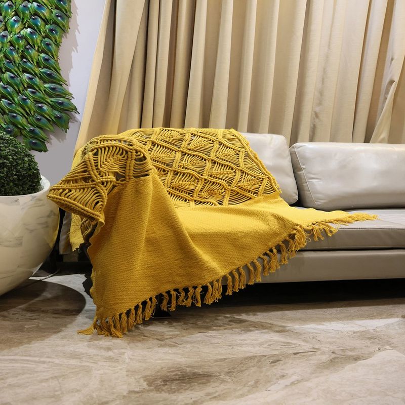 Throw Decorativo Boho con Flecos de Macramé Color Mostaza 127 x 152 Cm