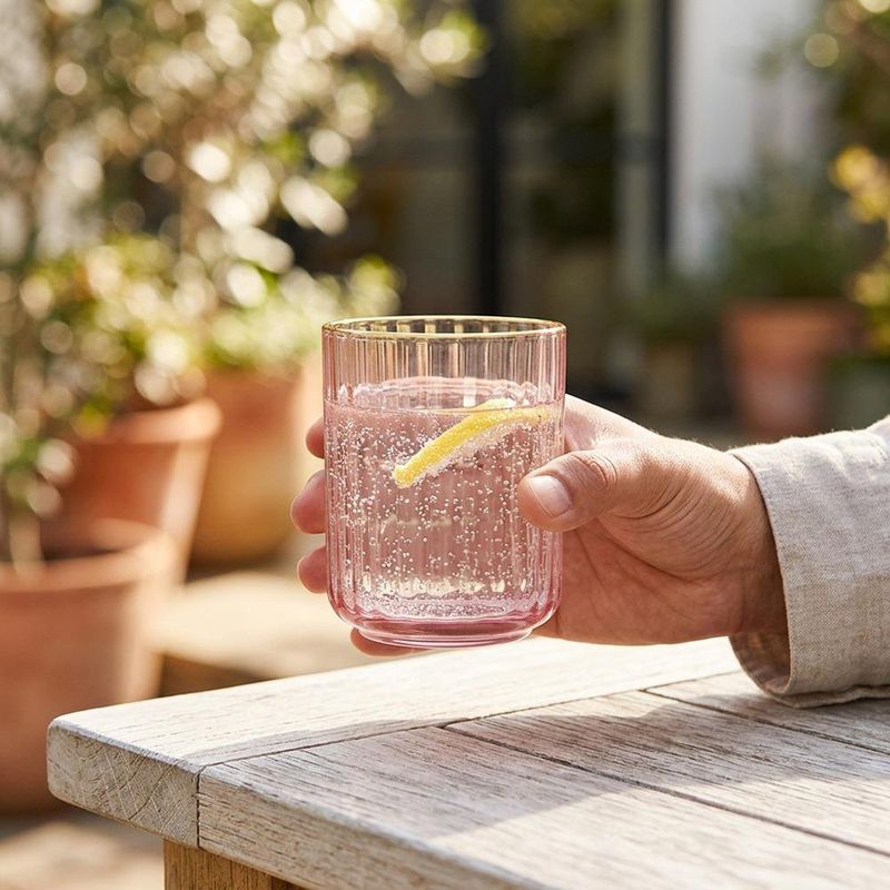 Set de 4 Vasos Fiorella con Relieve Vertical Color Rosado 11.3 Onzas