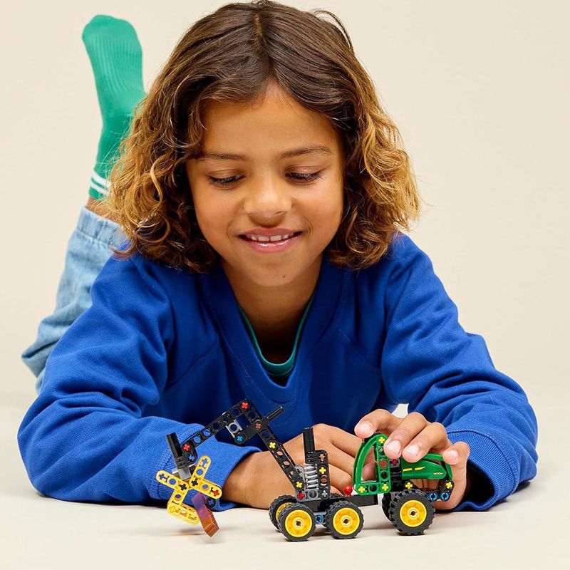 LEGO Technic Cosechadora con Ruedas John Deere