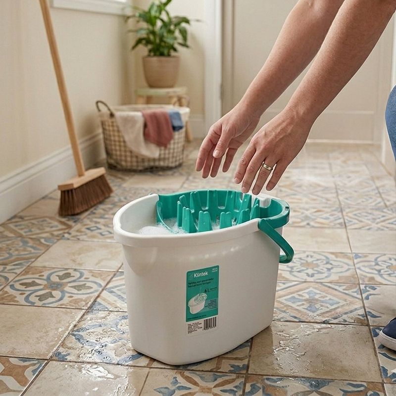 Cubeta para Limpieza con Exprimidor Plástica 8 L