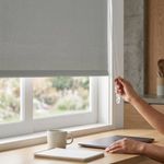 Cortina Enrollable Blackout Color Gris de 90 x 240 cm