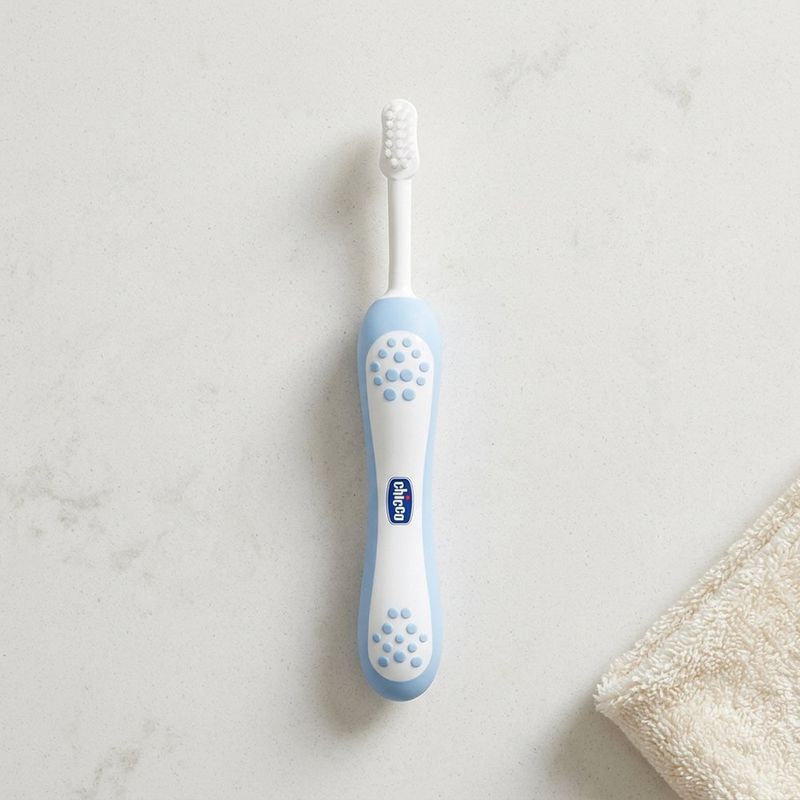 Cepillo de Dientes Infantil Ergonómico Chicco con Cerdas Suaves Color Índigo para 6-36 Meses