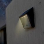 Lámpara Solar Arbotante LED de 11.5 W Luz Cálida con Sensor de Movimiento IP44 Color Gris
